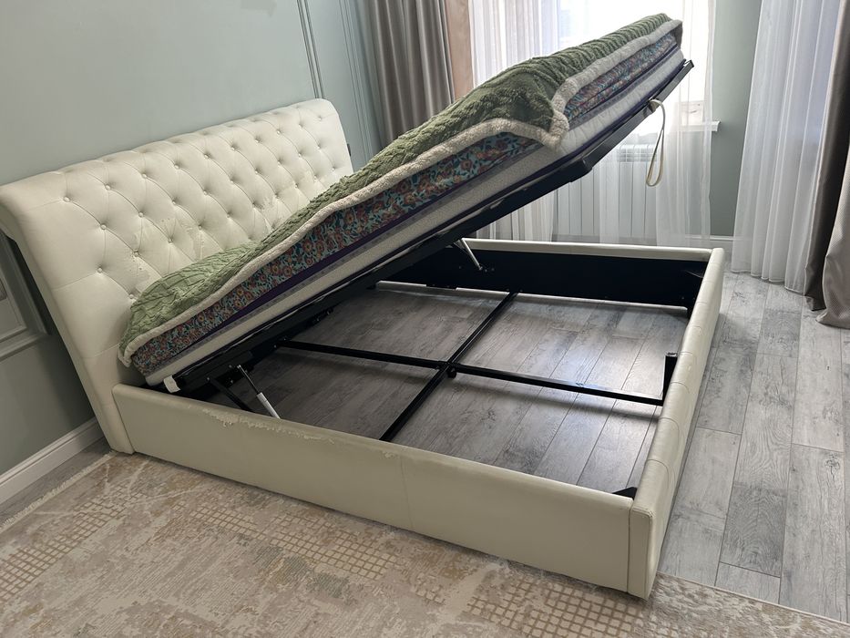 Кровать двуспальная