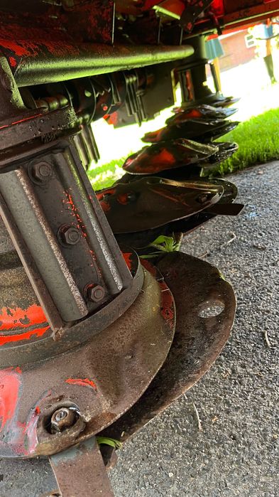 Kuhn FC 302 G, Case, John Deere, Claas, Belarus tortadi