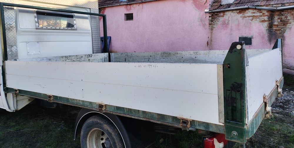 Bena basculabila pe 3 parti