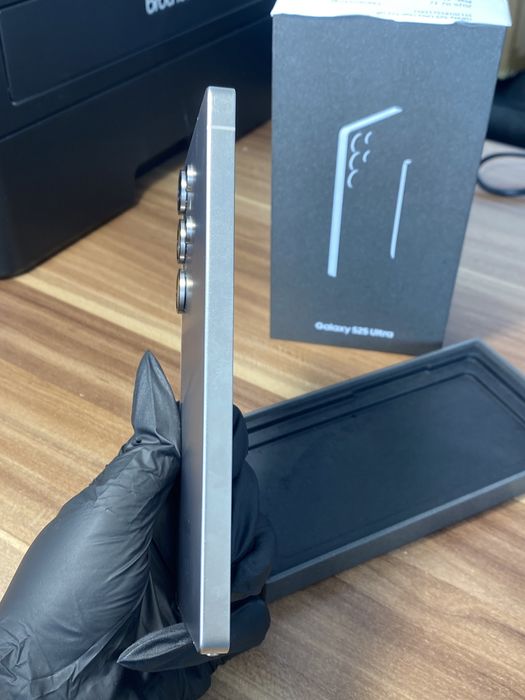 Samsung Galaxy s25 ultra • 512 GB • Titanium Gray