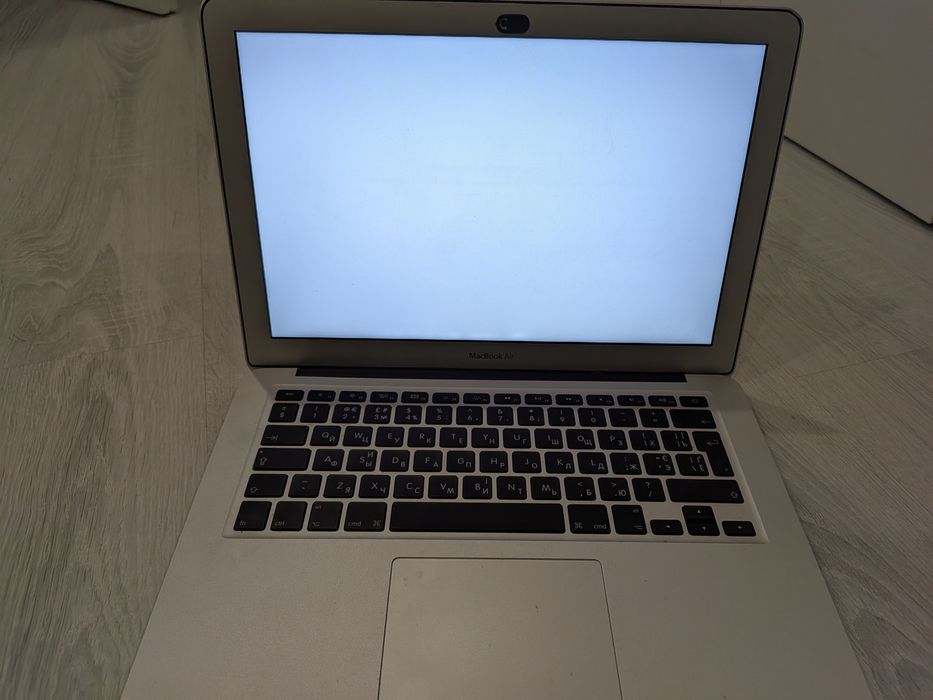 MacBook Air A1369 pentru piese – pornește, date șterse