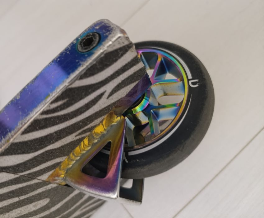 Трюковой самокат бренда Limit