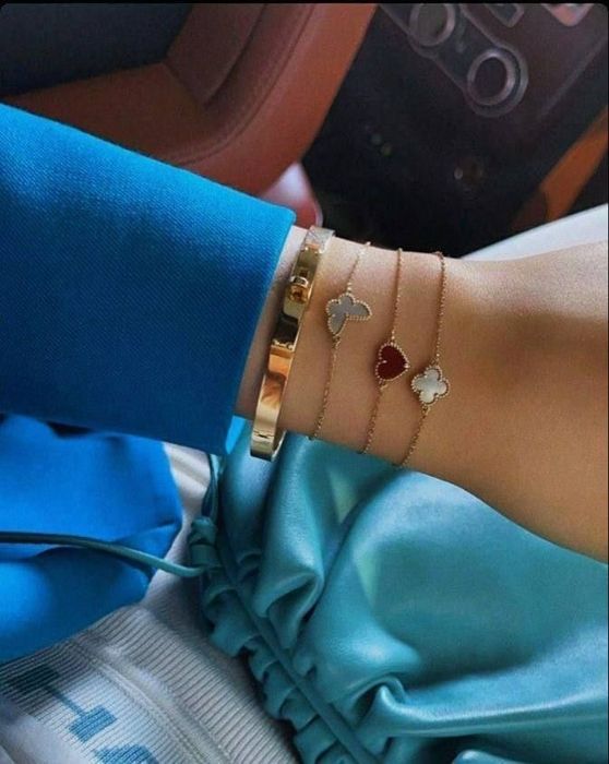 Позлатени гривни Van Cleef & Arpels