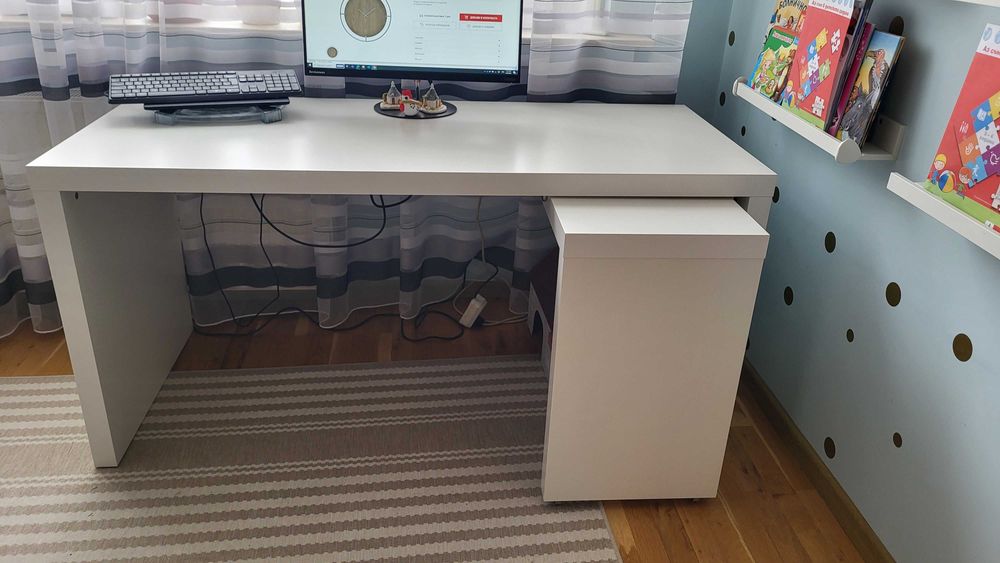 Разгъваемо бяло бюро - малко ползвано