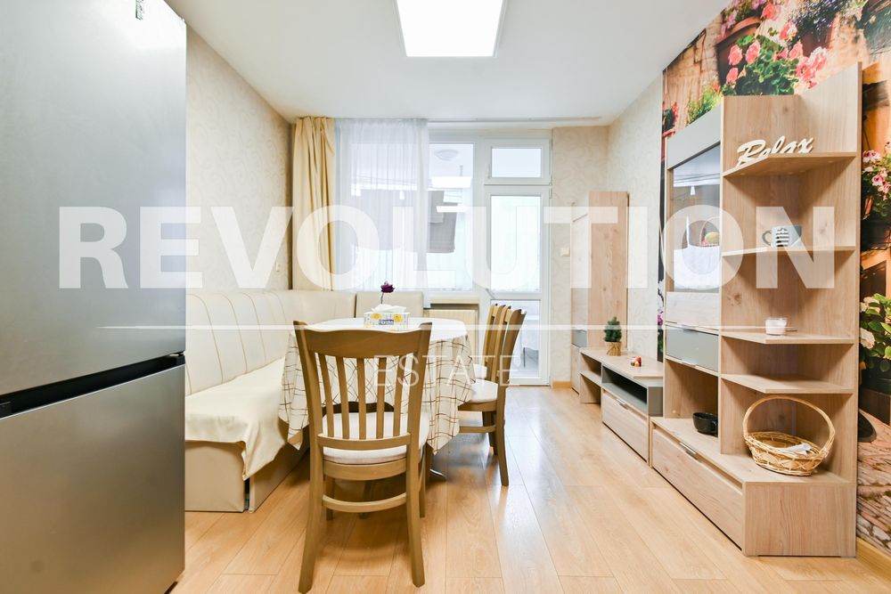 Тристаен апартамент в ж.к. Зона Б-5.