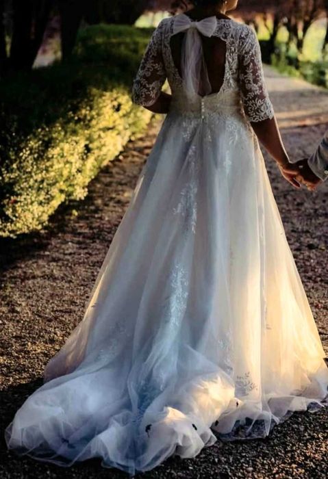 Rochie de mireasa, cu voal si fundita detasabila, marimea 44.