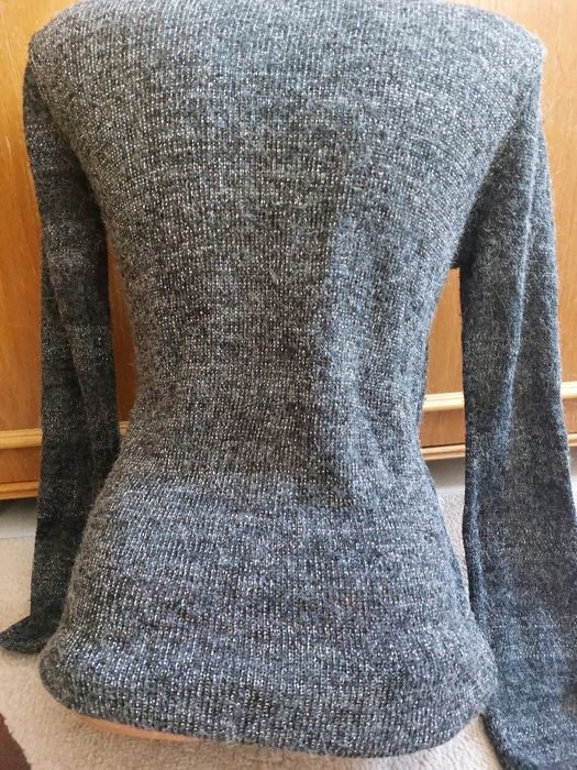 Pulover nou cu bust petrecut, din lana fina  si fir metalic argintiu