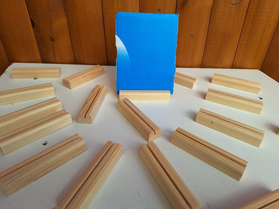 Дървени поставки за снимки,визитки,картички