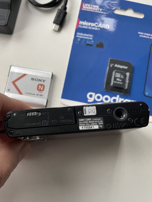 Aparat Foto Digital SONY Cyber-Shot DSC-W320 14.1MP, 16GB, Senzor CCD