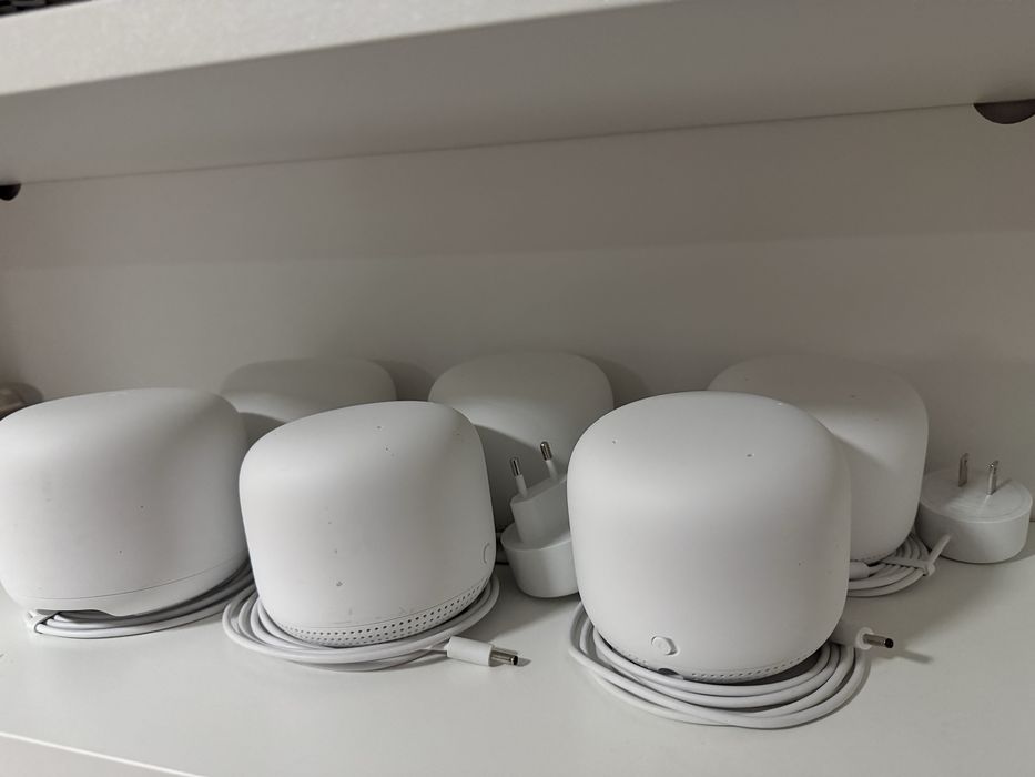 Google Nest Wifi mesh (router + 5 AP)