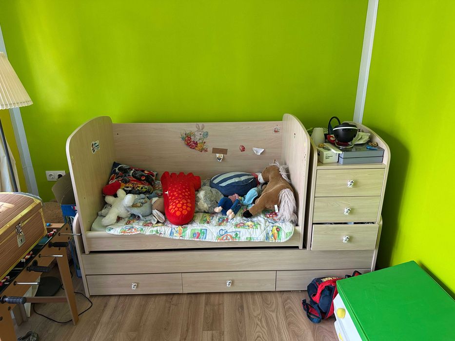 Детско легло 3 в 1 - С матрак 130/70, Повивалник. Става и на бюро