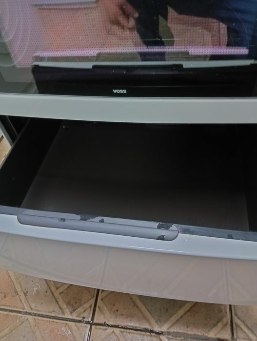 Свободно стояща печка с керамичен плот VOSS  2 години Гаранция!