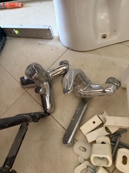 Санитария за баня - бойлер, тоалетна моноблок, мивка, смесители и душ