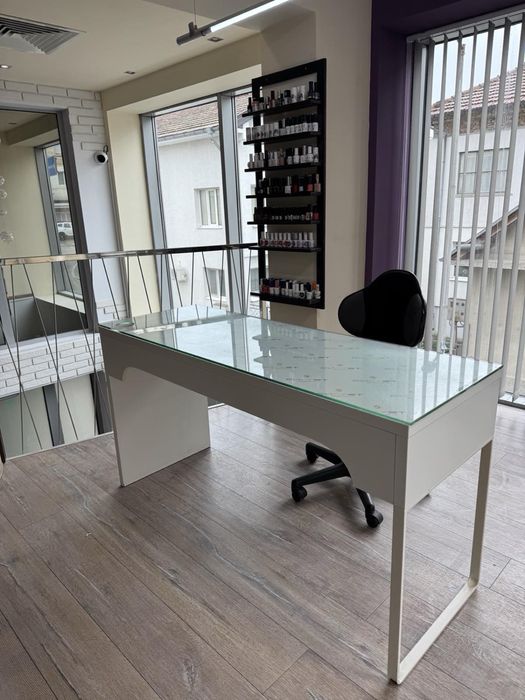 2бр. Бюра  използвани за маникюр