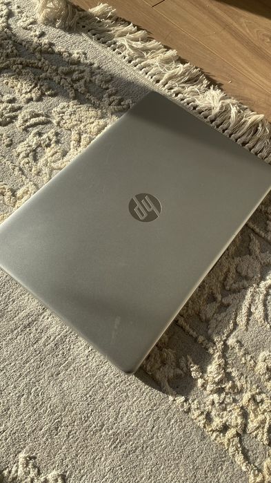 Продам ноутбук HP 15, экран 15,6”, полноразмерная клавиатура с NumPad.