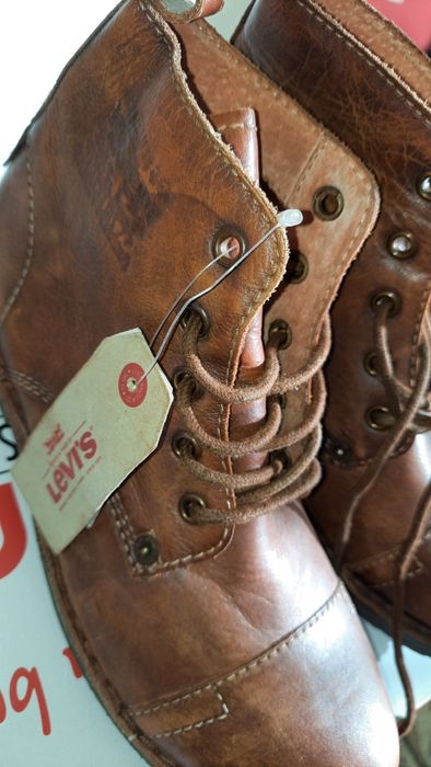 Ghetuțe din piele marca Levi's