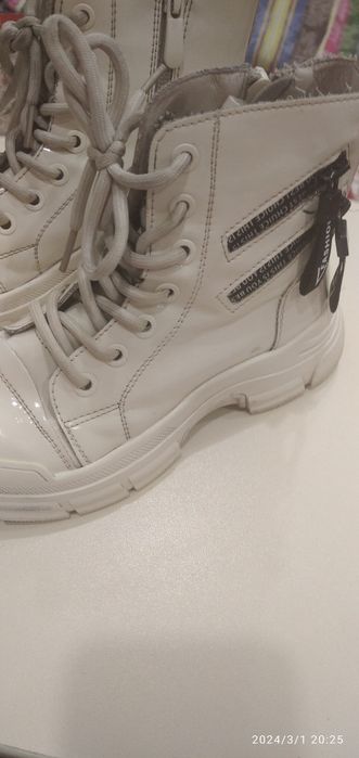 Продам детскую обувь