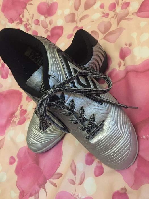 Vând ghete fotbal umbro nr.36