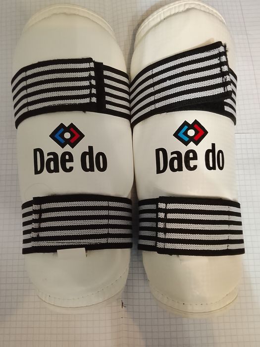 Продам щитки для кикбоксинга и Тхеквондо