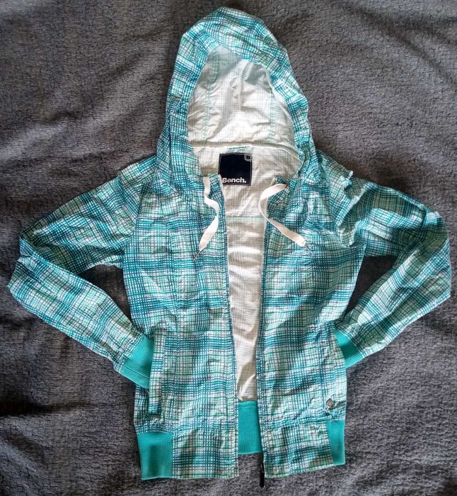 Атрактивно яке Bench