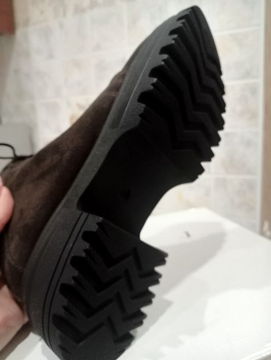 Продам зимние ботинки