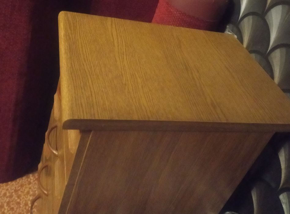 Комод пластиковый большой, второй из дерева