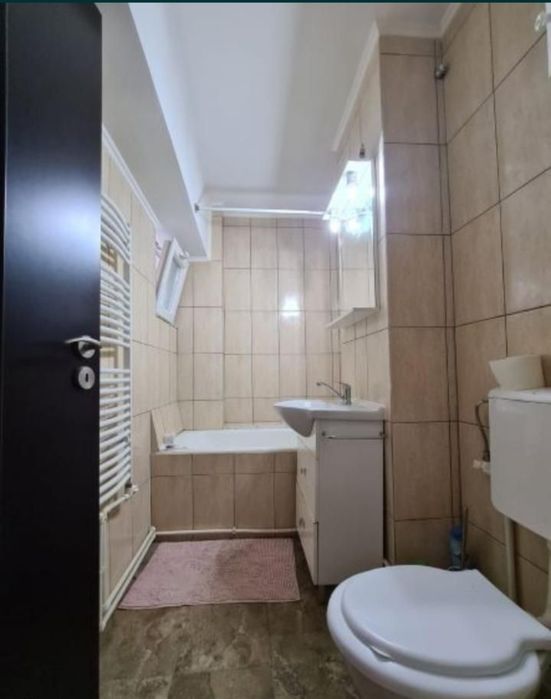Închiriez garsonieră confort 1, Bulevardul Decebal, deasupra Galeriei de Artă, bloc recent reabilitat, lângă piața centrală  Deva.