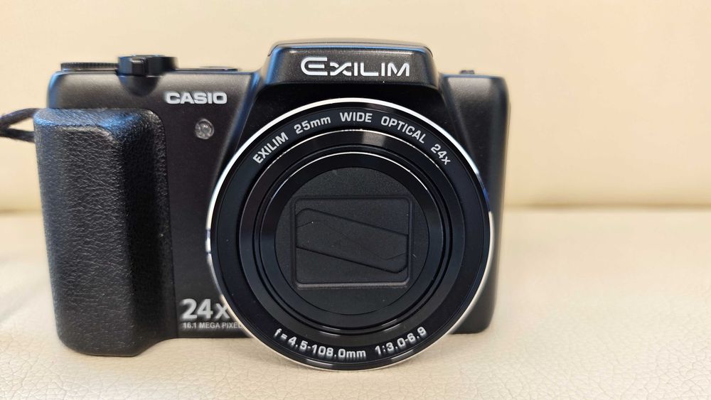 Продавам фотоапарат ,,CASIO exilim'' ZS 200