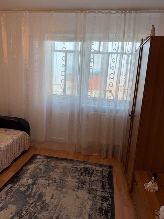 Vand apartament 2 camere etajul IV Cugir
