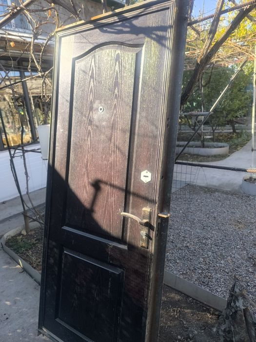 Продается железная дверь