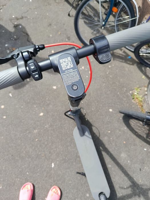 Vând trotineta electrica noua nouță are încărcător toate actele