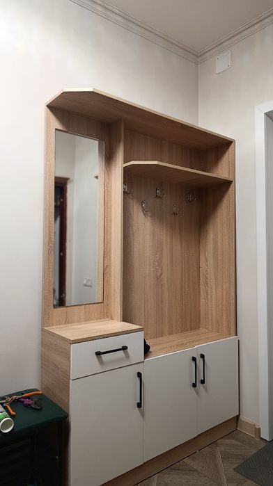 Прихожая вешалка