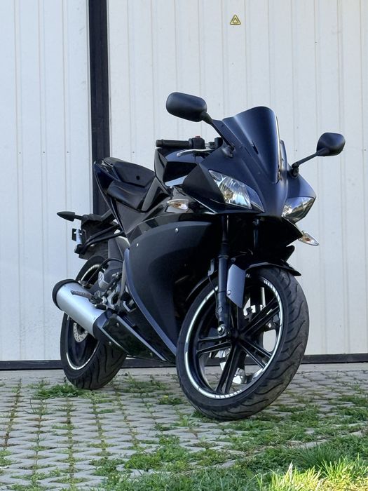 Yamaha YZF R125 (A1 16 ani )