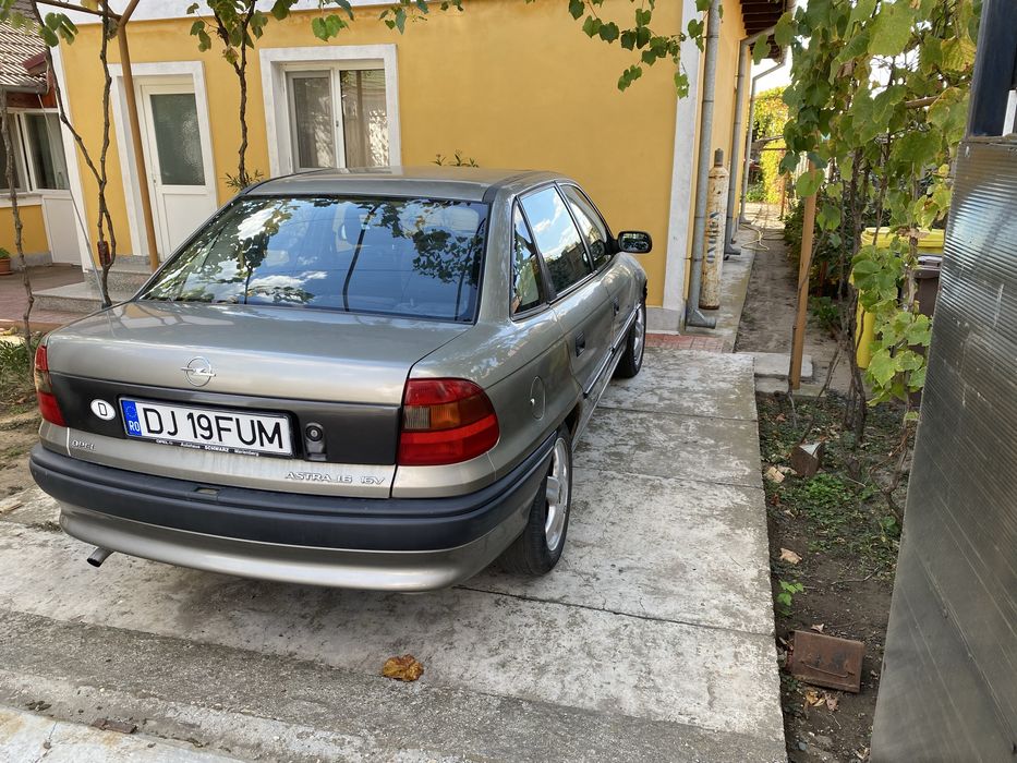 Opel Astra F berlina