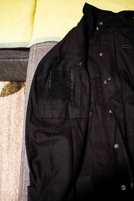 geaca tactical neagra din bumbac cu scai pentru patch-uri pe umar