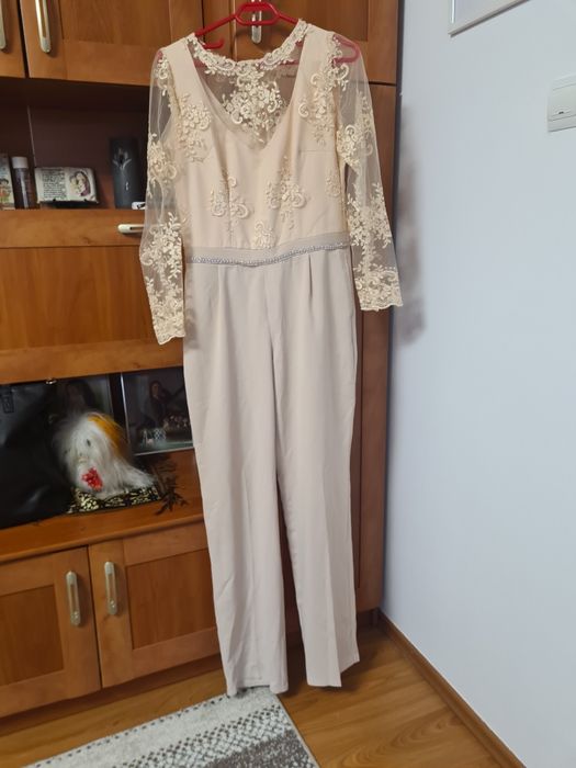Vând salopetă  elegantă