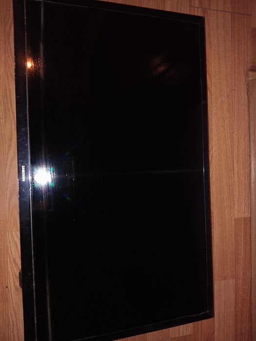 Телевизор Samsung UE32J4000 32" (81 см) б/у — Полный комплект