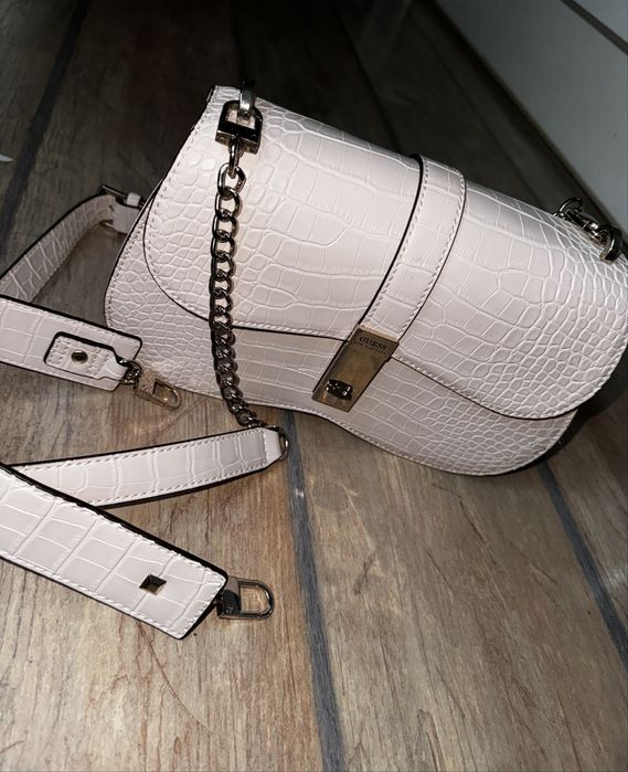 Розова чанта GUESS