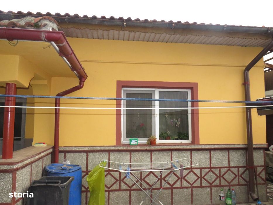 Casă cu 4 camere, garaj și curte, Târgu Jiu zona Coloana