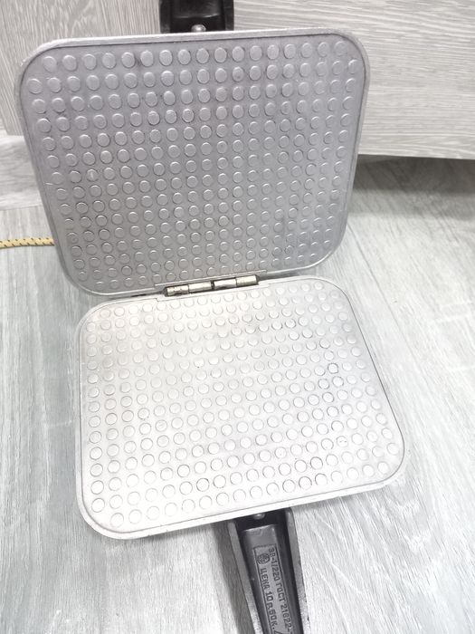 Вафельница продаётся