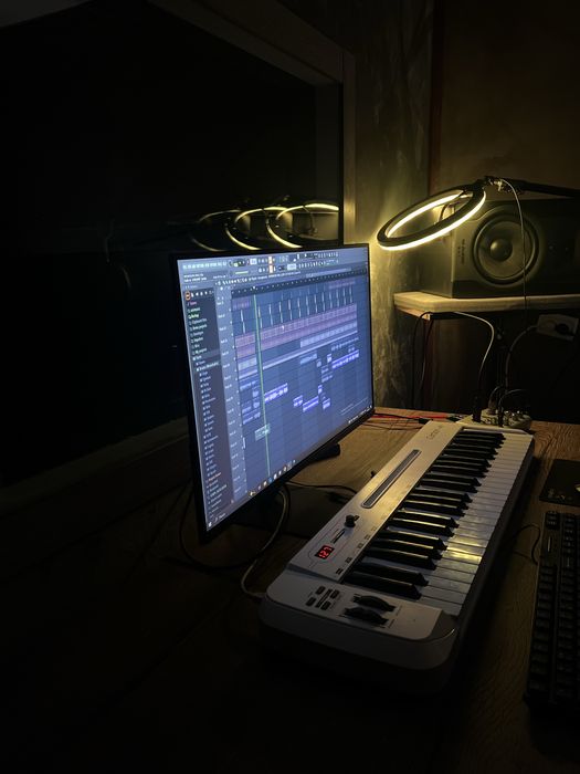 Ovoz yozish studio. Звука запесне studio. 400.000 som