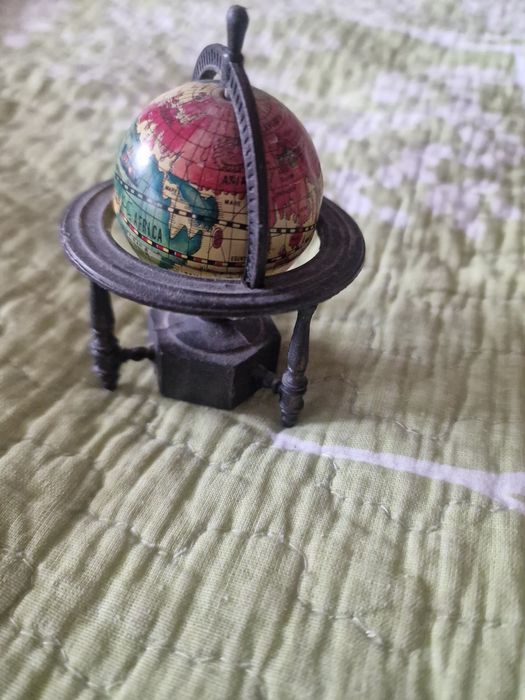 Glob pământesc în miniatura