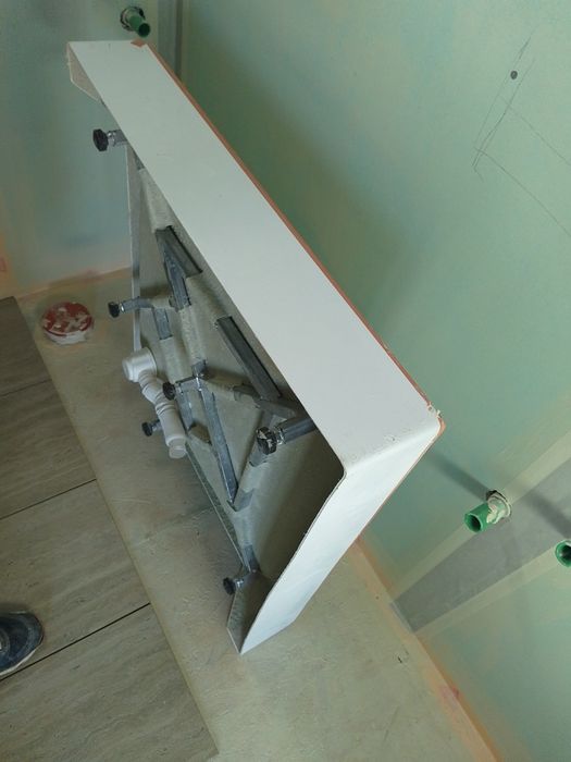 Поддушово корито 80см/80 см със сифон