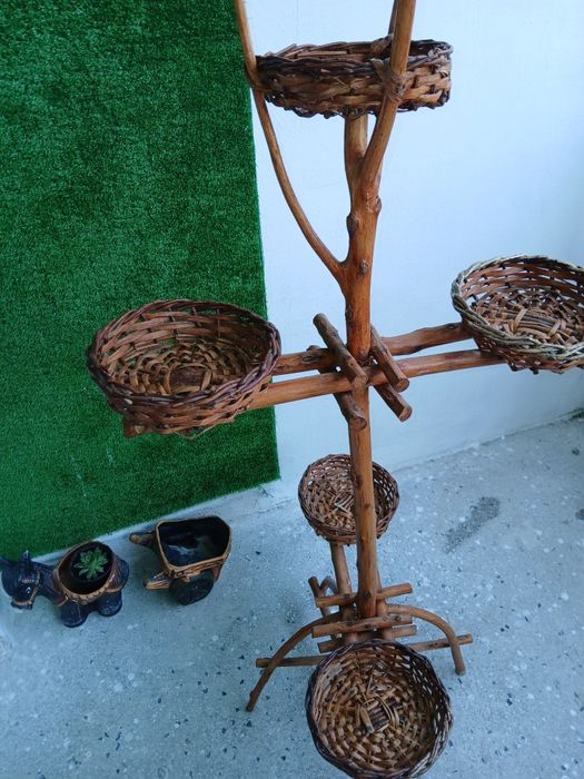 Дървен цветарник