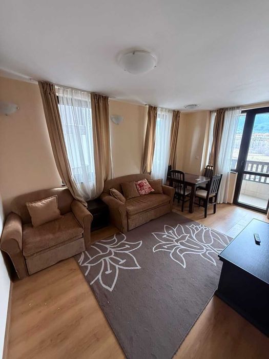 Стилен тристаен апартамент с панорамна гледка в Банско