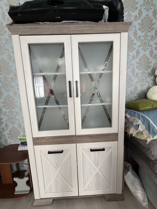 Продам шкаф под сервиз