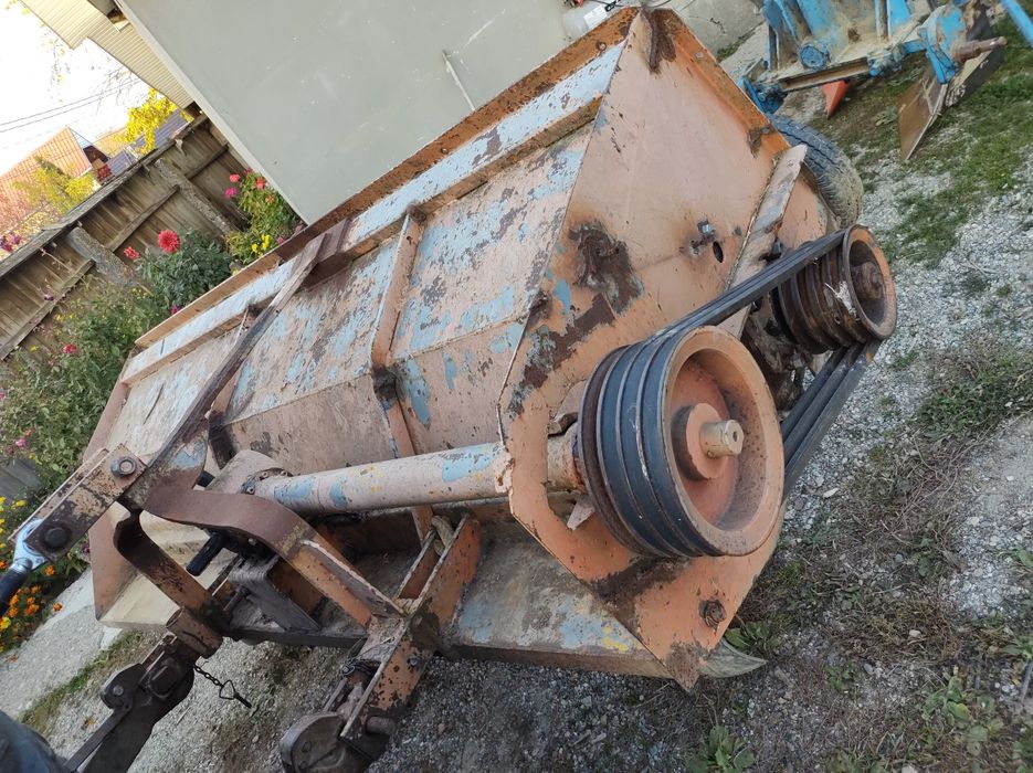 De vânzare tocătoare resturi vegetale.