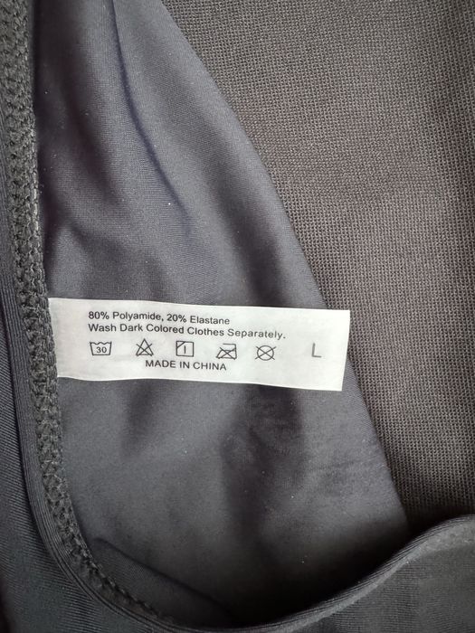 Продавам нов бански! Черен в 2 части!