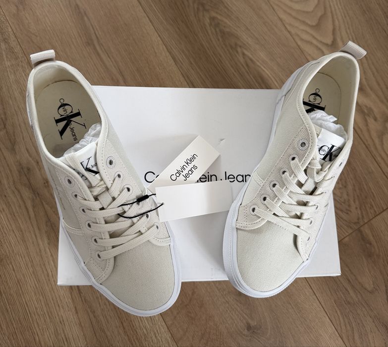 Кецове чидто нови с китуя Calvin Klein