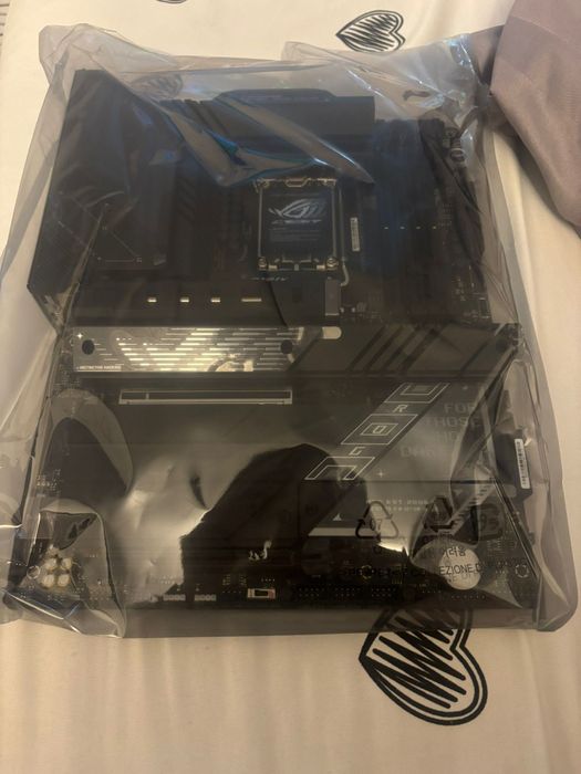 Placa de baza rog Strike z890-E gaming wifi noua